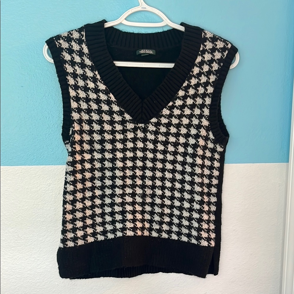 Wild Fable Black and White V-Neck Sweater